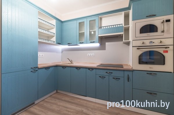 Кухня. Цвет: Покраска массива R40. Вид: Угловая. Фасад: Массив.