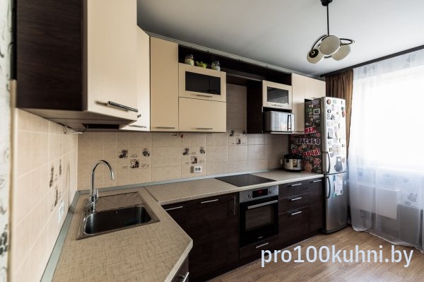 Кухня. Цвет: Крем бежевый U222 ST9/Дуб термо чёрно-коричневый H1199 ST12. Вид: Угловая. Фасад: ЛДСП Эггер.