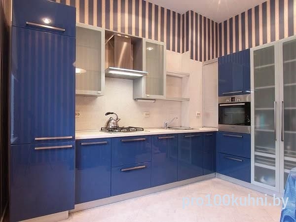 Кухня. Цвет: RAL 5005. Вид: Угловая. Фасад: Крашенный МДФ.