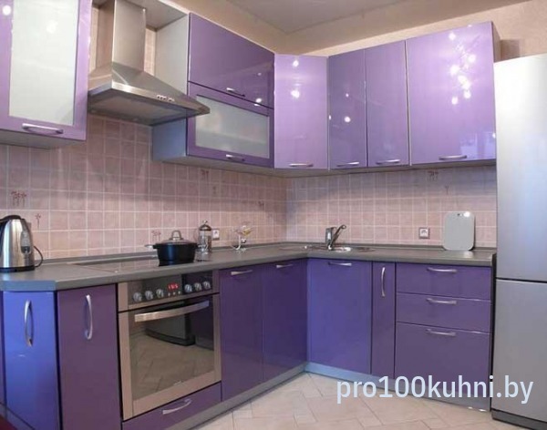 Кухня. Цвет: RAL 4005 (Сине-сиреневый). Вид: Угловая. Фасад: Крашенный МДФ.