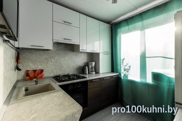 Кухня. Цвет: 0001 Белый/4303 Орех. Вид: Угловая. Фасад: Пластик.