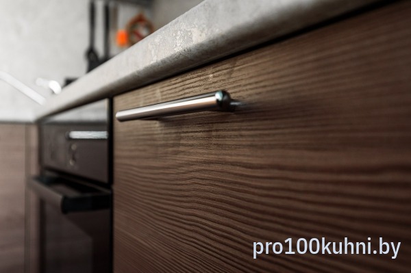 Кухня. Цвет: 0001 Белый/4303 Орех. Вид: Угловая. Фасад: Пластик.