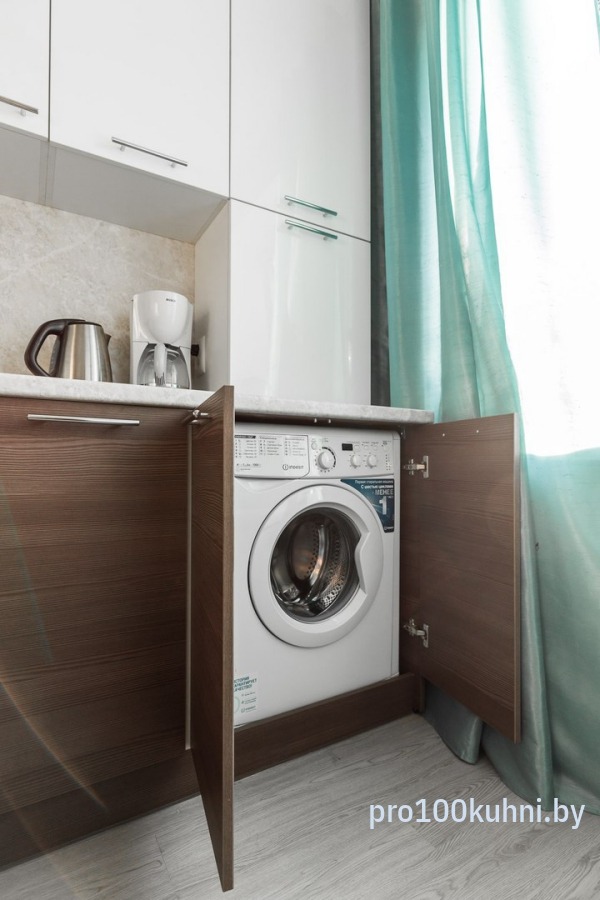 Кухня. Цвет: 0001 Белый/4303 Орех. Вид: Угловая. Фасад: Пластик.