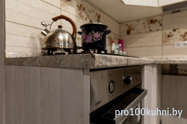 Кухня. Цвет: Сосна Аланд полярная H3433 ST22. Вид: Угловая. Фасад: ЛДСП Эггер.