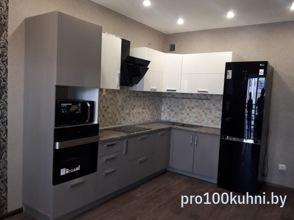 Кухня. Цвет: 0001 Белый 0211/0254 Темно-серый. Вид: Угловая. Фасад: Пластик.