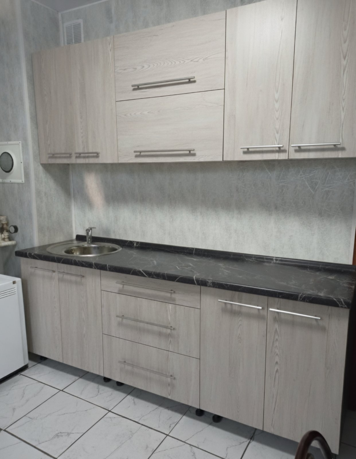 Прямая кухня СмартКухня 2,4 метра (ледяное дерево)