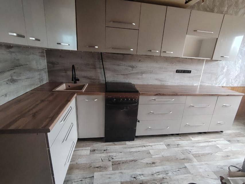 Угловая кухня Городской минимализм 4,8 метра (белый форфоровый оникс)