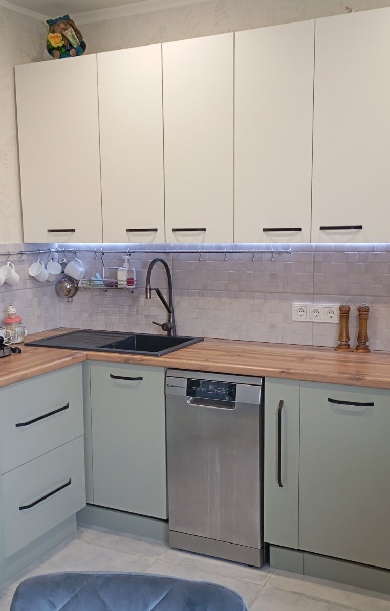 Угловая кухня Шик 4,3 метра (белый/зеленый шалфеевый)