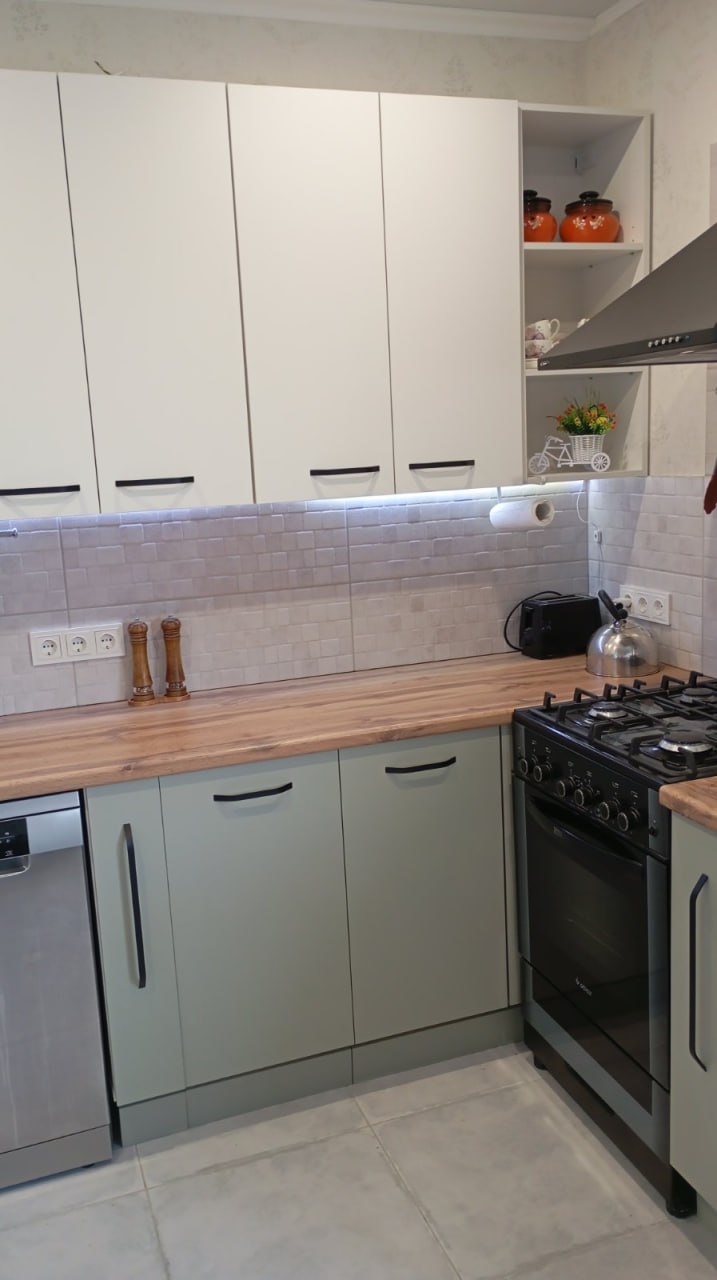 Угловая кухня Шик 4,3 метра (белый/зеленый шалфеевый)