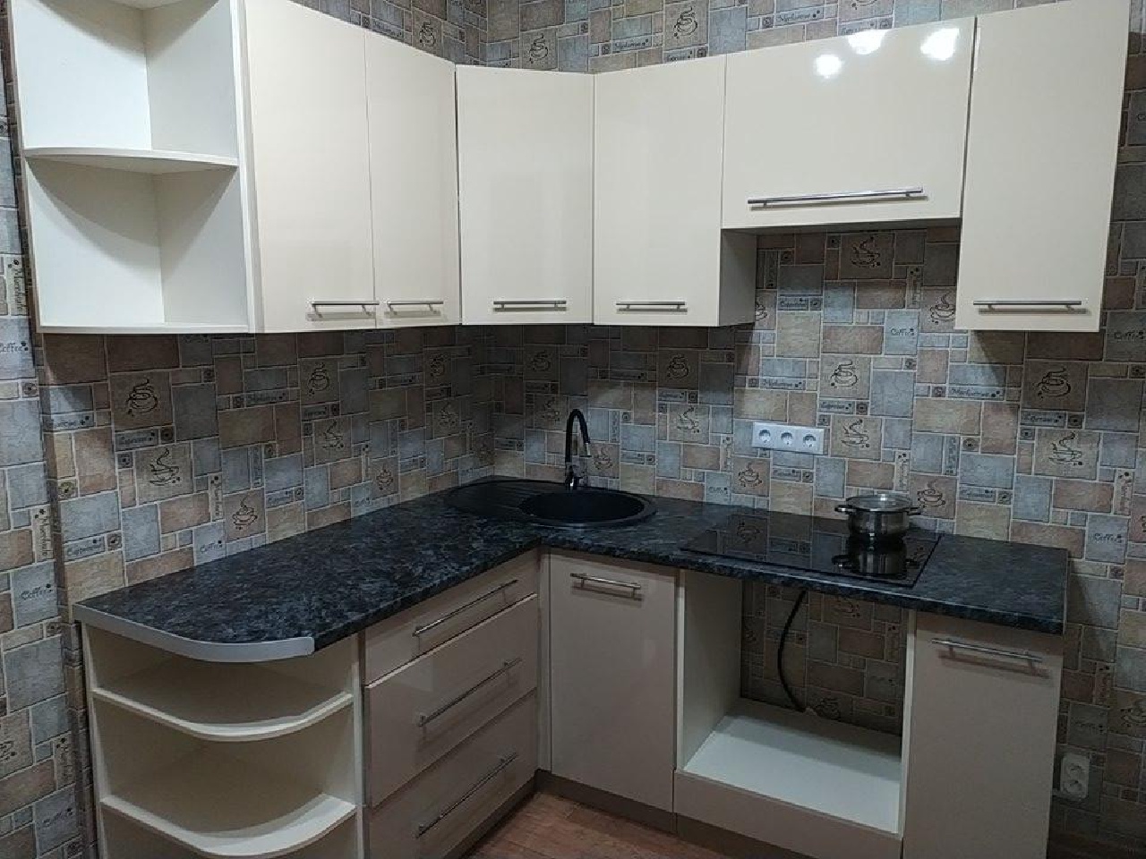 Угловая кухня СитиЛофт 3,7 метра (ваниль/капучино)